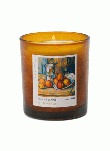 Ароматна соева свещ Падивакс в стъклена чаша "Импресионист - Сезан: Натюрморт с каничка за мляко и плодове"